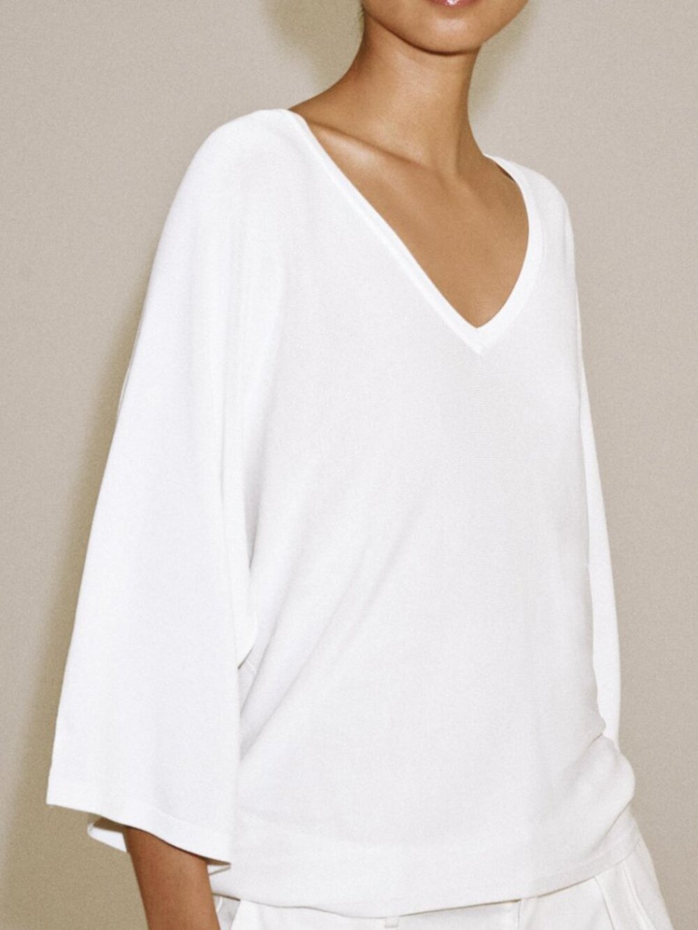 NEW Zara Flowy V-Neck Knit Top in White